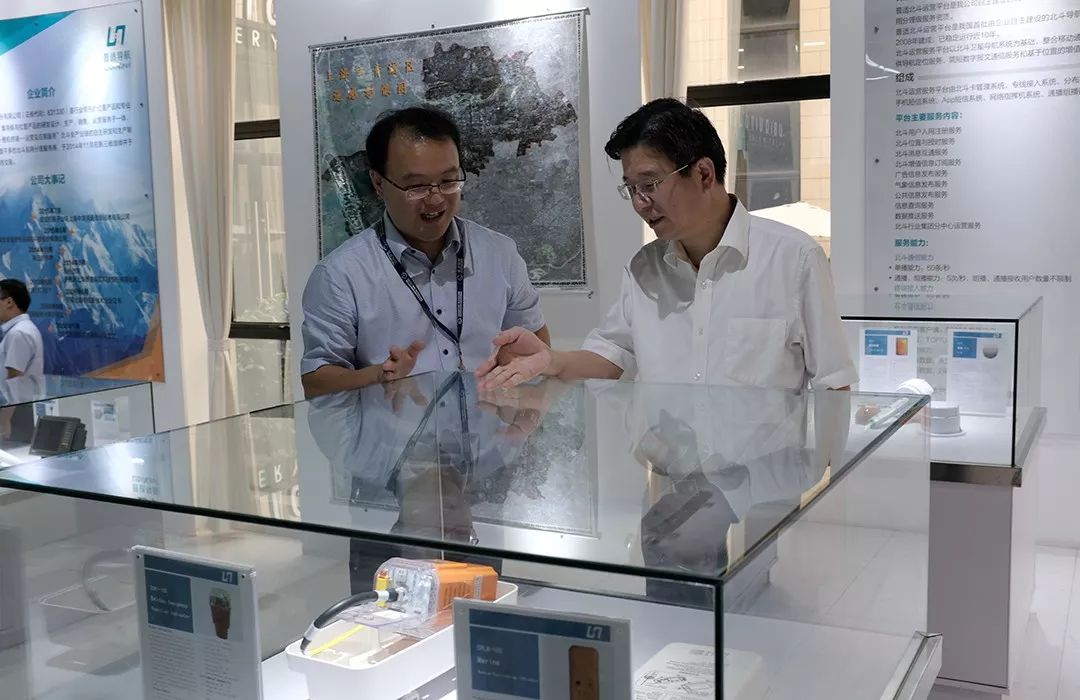 寧波市經(jīng)信委黨委書記、主任陳炳榮一行到普適導(dǎo)航調(diào)研(圖2)